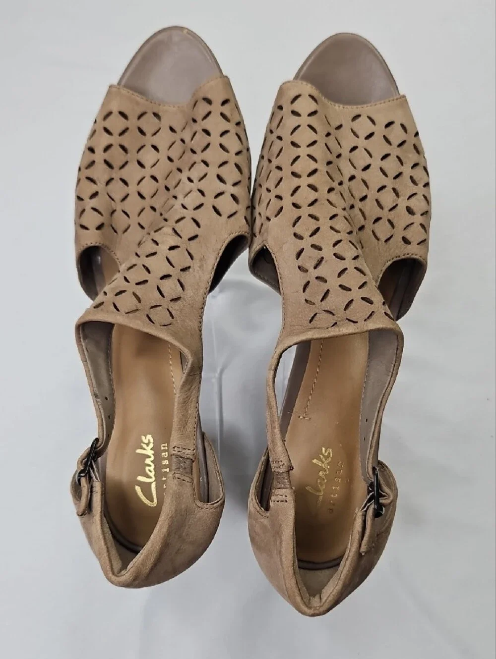 Clarks Artisan Ankle Strap Heels Taupe  Nubuck Size 9.5